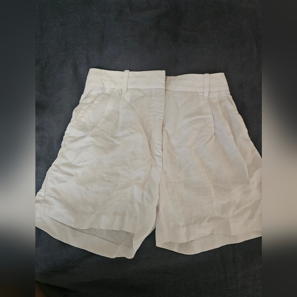 Aritzia Women's Light Cream Shorts
